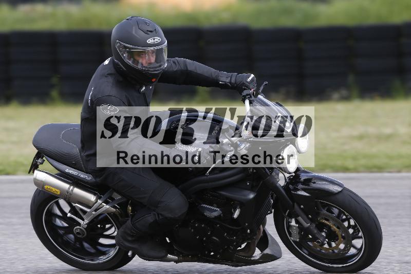 /Archiv-2025/09 22.04.2025 Cornu Master School ADR/gruen-vert/8